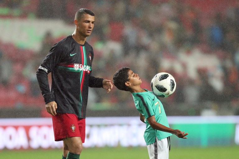 Putra dari Cristiano Ronaldo ini mulai menunjukkan prestasi yang luar biasa didunia sepak bola