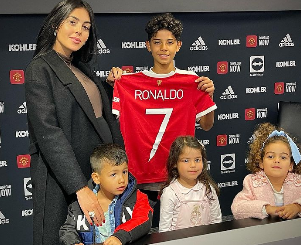 Cristiano Ronaldo Junior Menandatangani Kontrak Bersama MU